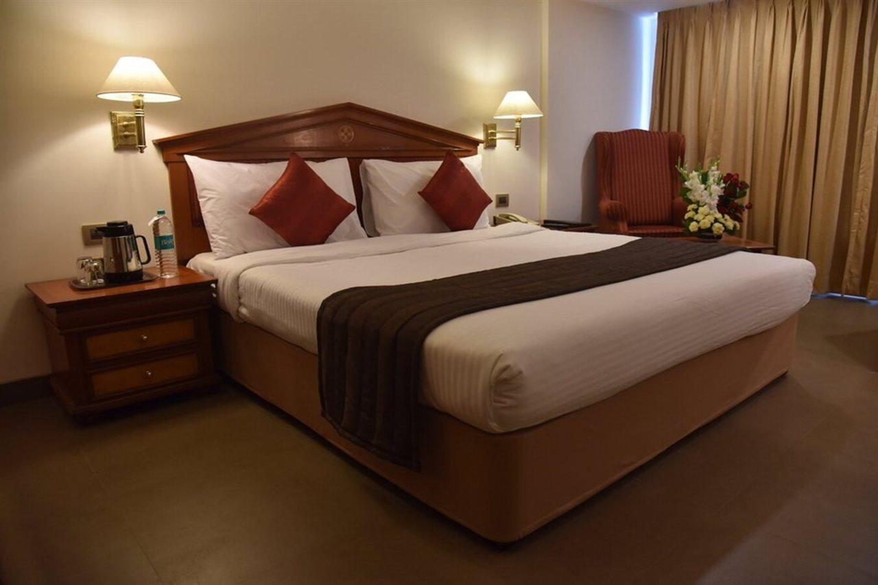 Hotel Sagar Plaza City Centre Pune Exterior foto