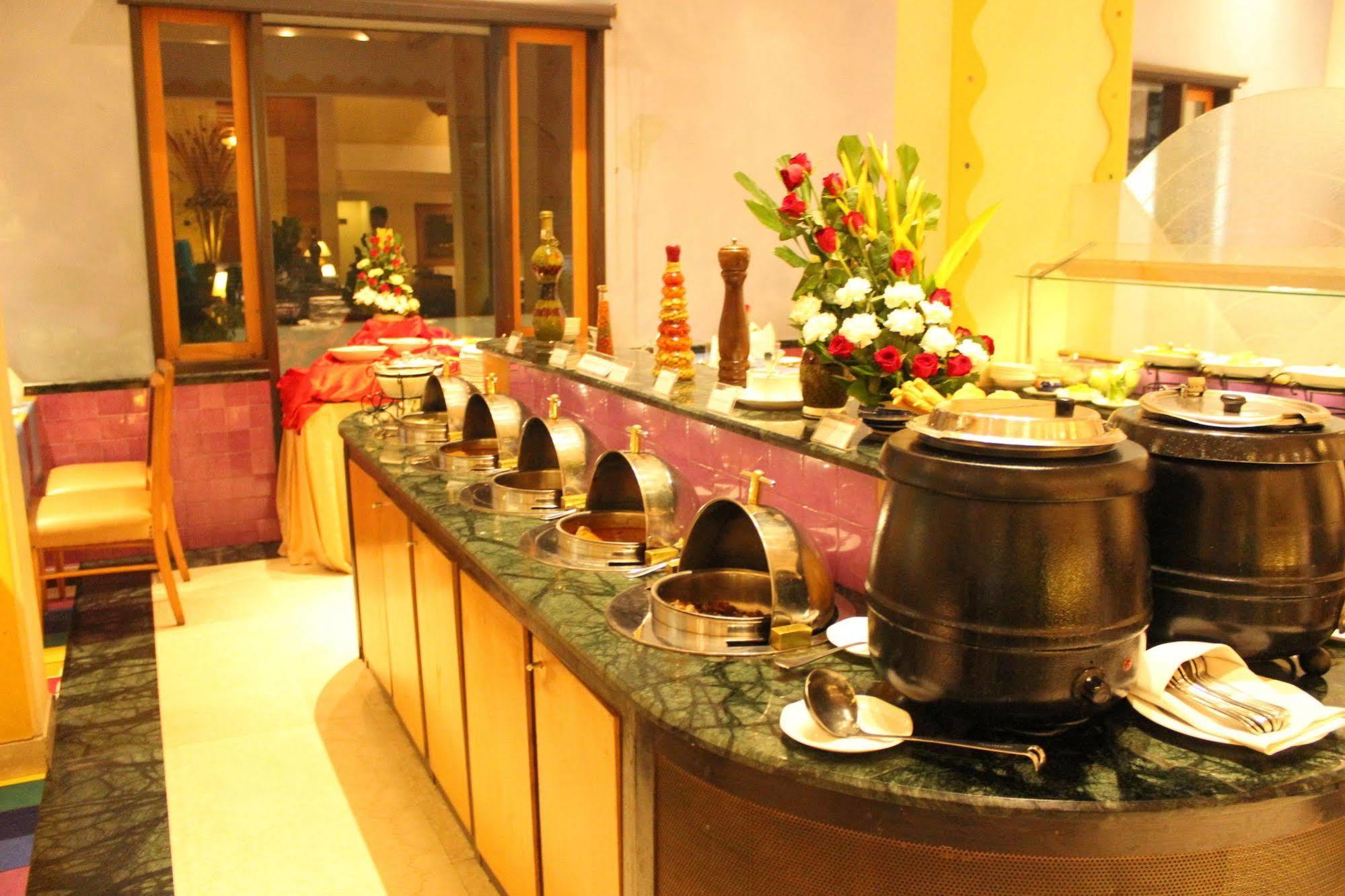 Hotel Sagar Plaza City Centre Pune Exterior foto